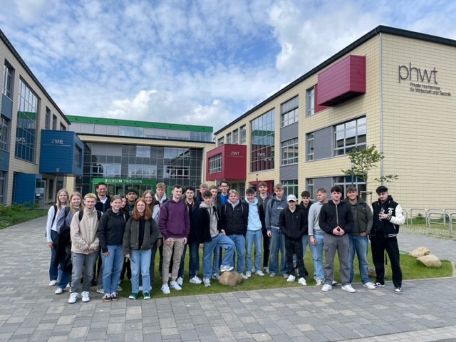 Schüler des Gymnasiums Damme auf dem PHWT-Campus in Diepholz