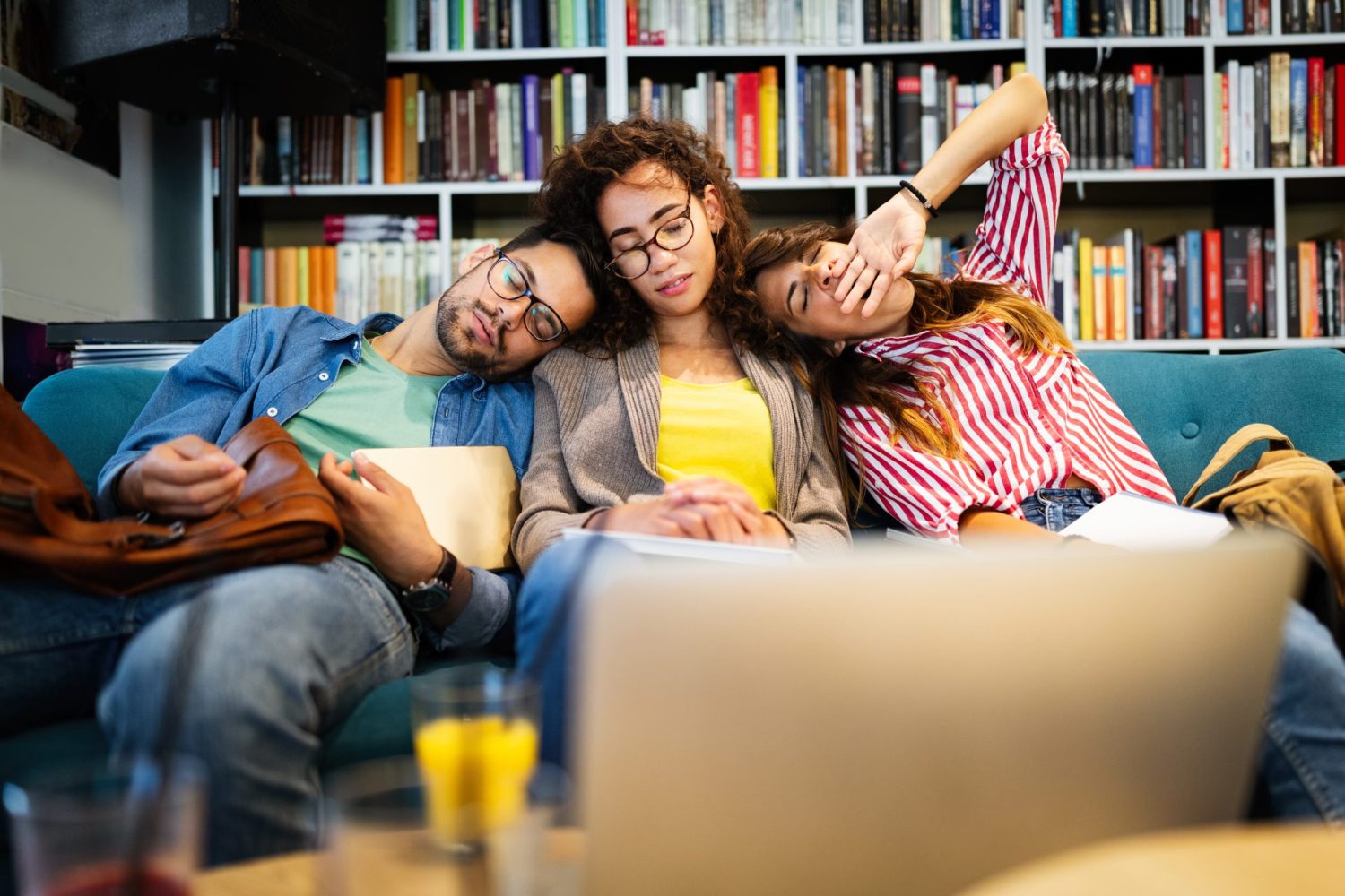 Freunde lernen für Abitur