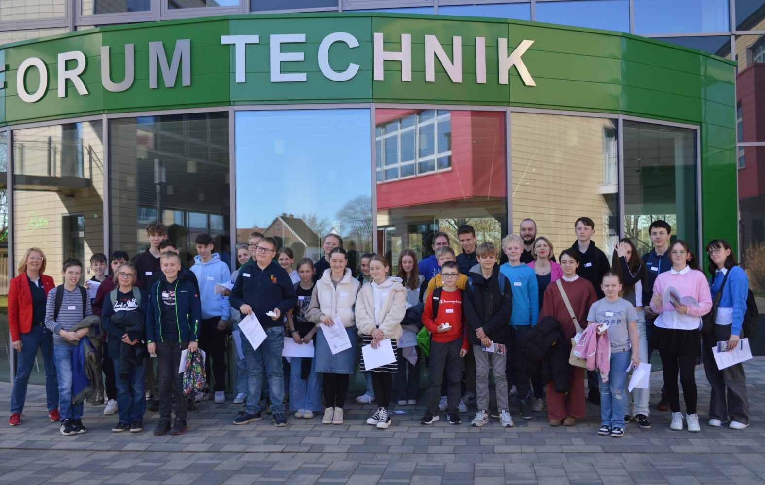 Zukunftstag 2025 die Teilnehmenden des PHWT-Zukunftstags 2025 vor dem FT in Diepholz