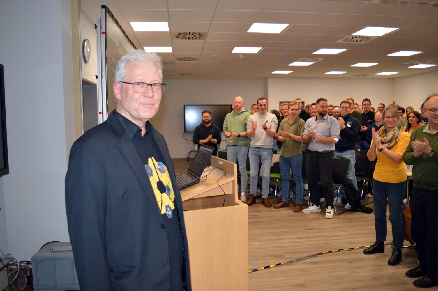 Standing Ovations erhielt Prof. Dr. Peter Junglas von der PHWT für seinen begeisternden Abschiedsvortrag.