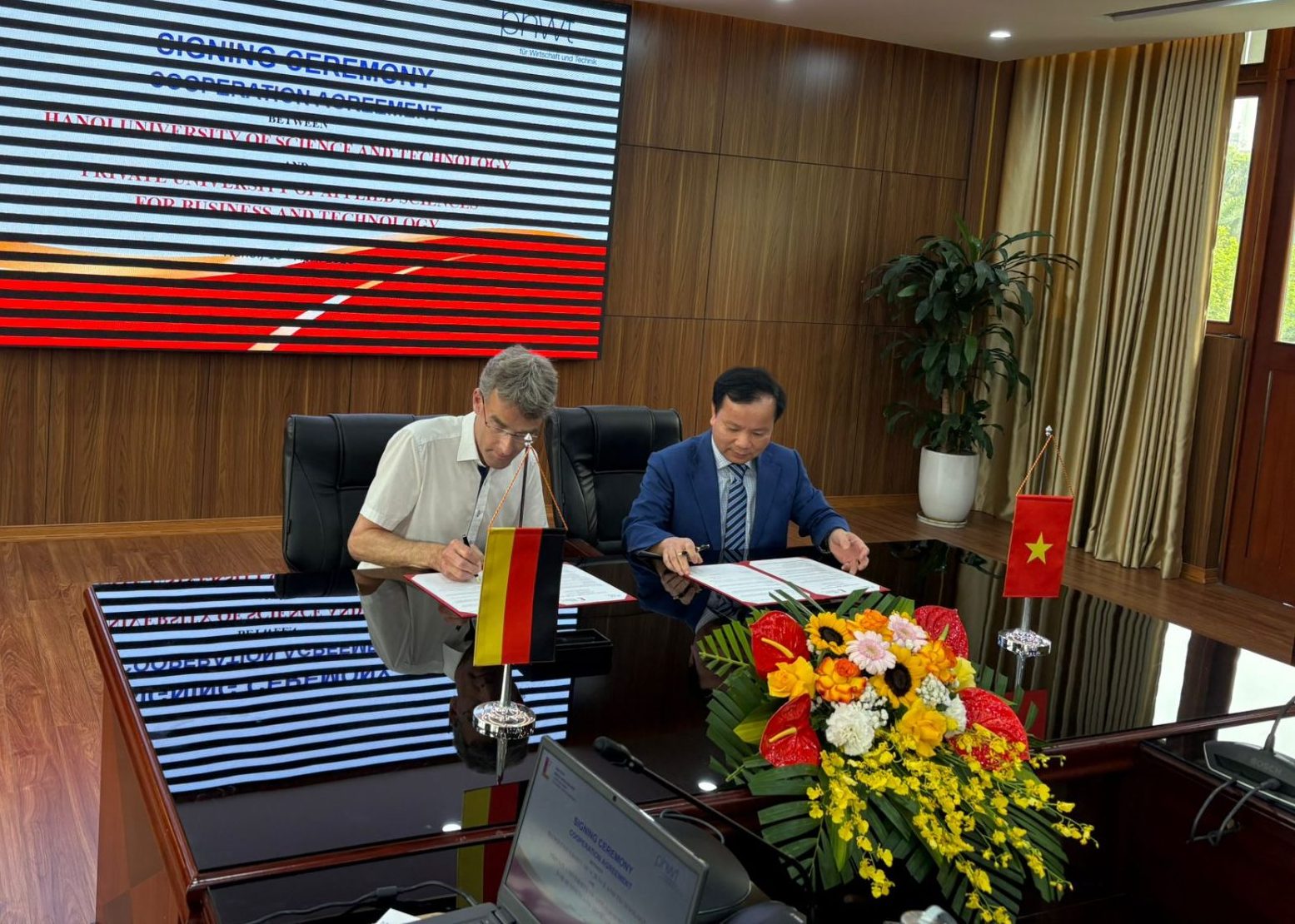 Kooperationsvertrag Hanoi University of Science and Technology (HUST)